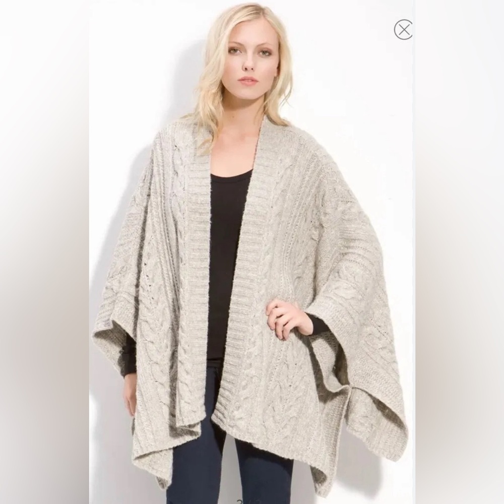 Caslon Swing Open Poncho Sweater - M/L
